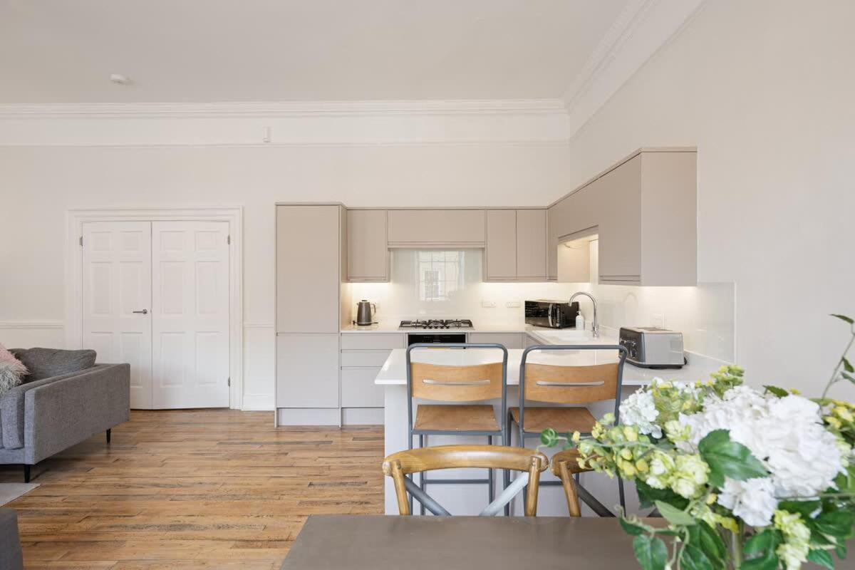 Large Luxury City Centre Flat with Balcony