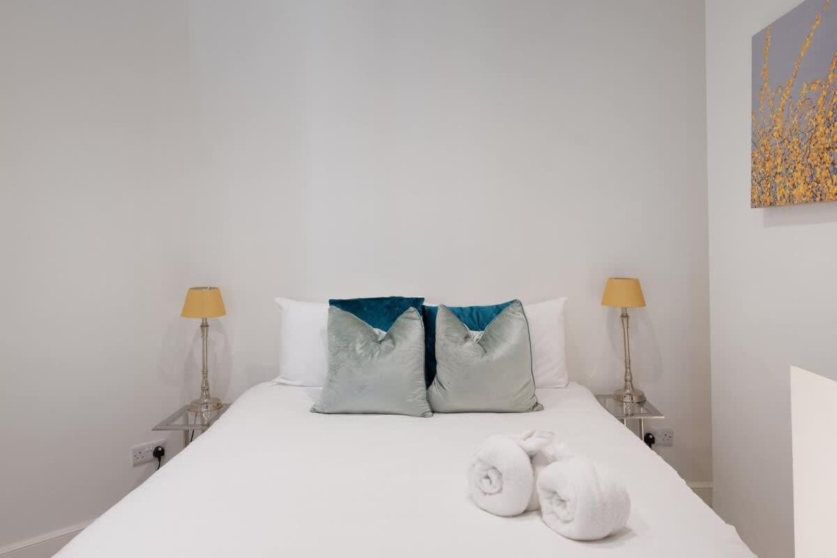 Large Luxury City Centre Flat with Balcony