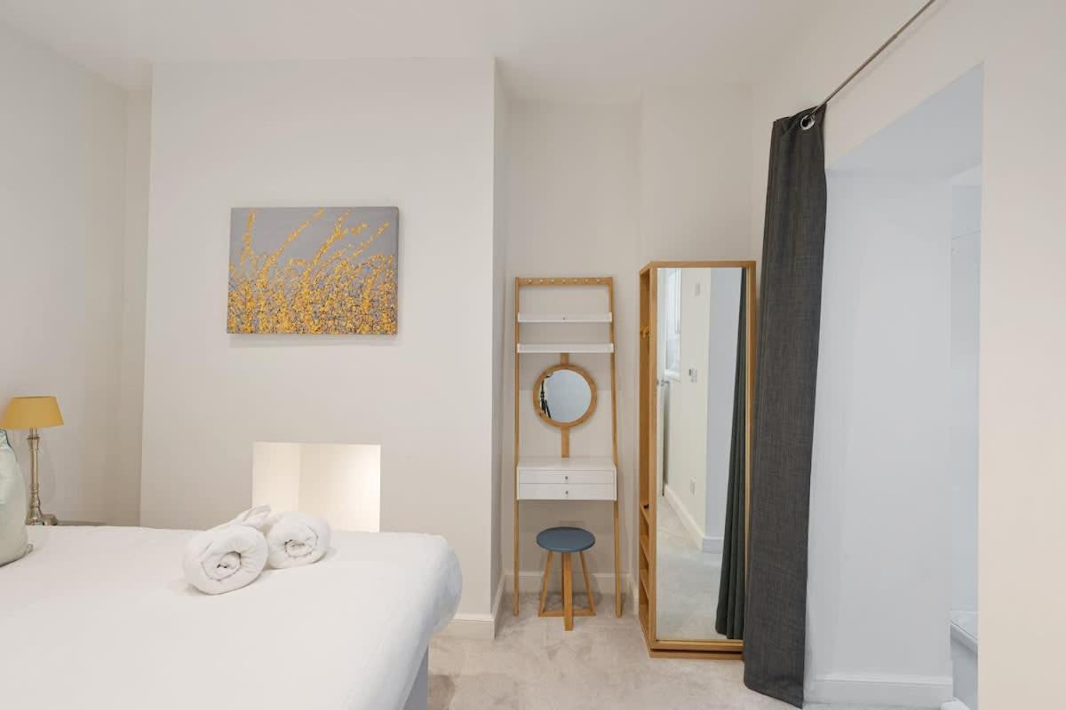 Large Luxury City Centre Flat with Balcony