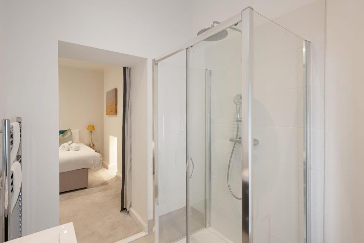 Large Luxury City Centre Flat with Balcony