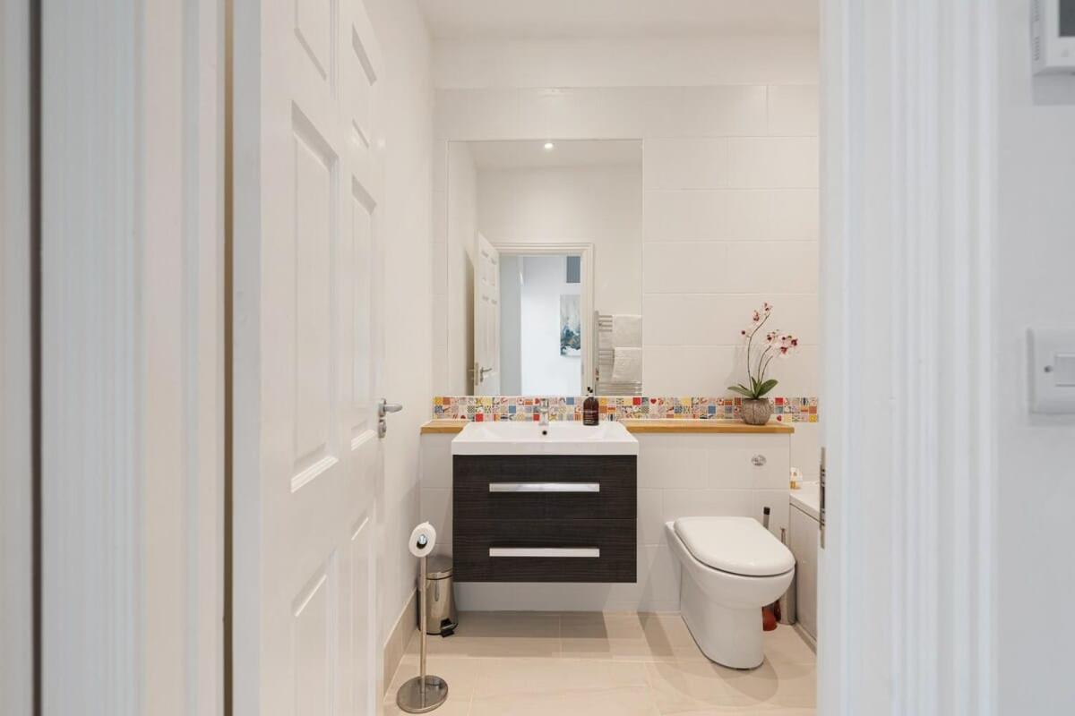 Large Luxury City Centre Flat with Balcony