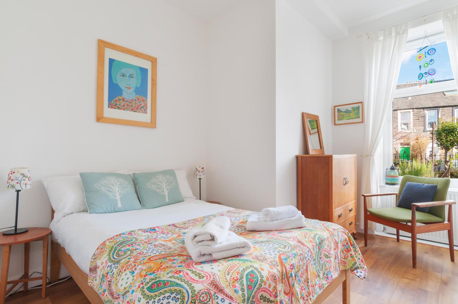 Cozy with Character Vibrant Cottage Style Flat at Leith Links Park