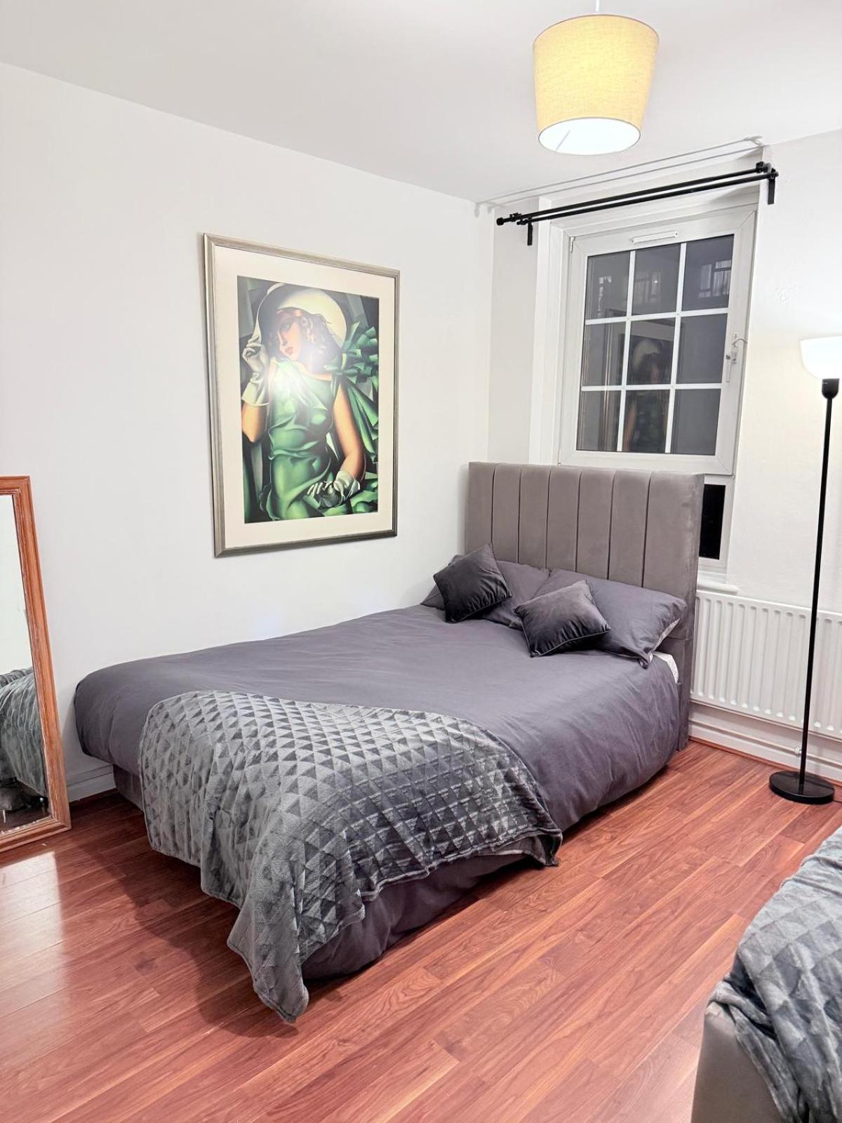 East End Escape - For 6ppl near Central LONDON - 3mins to DLR overground