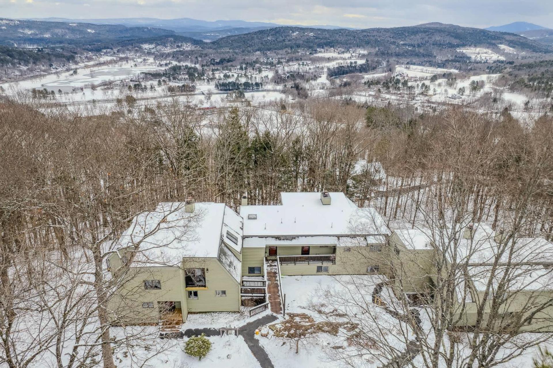 Steps to Ski Trail Fireplace - Kingswood 1B