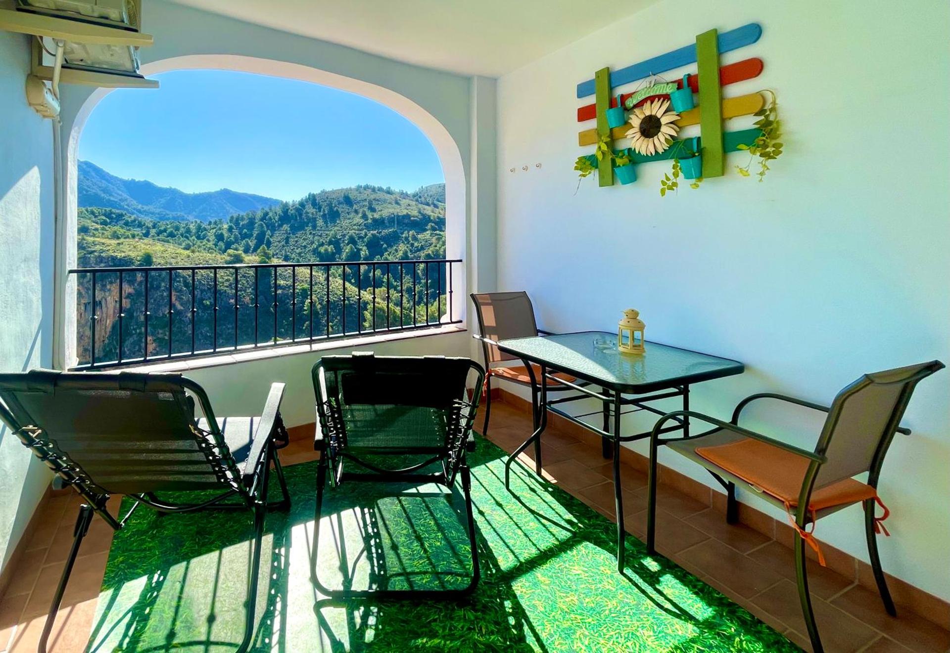 Apartamentos Axarquia , Frigiliana, terraza privada con vistas a la montaña rio y al mar