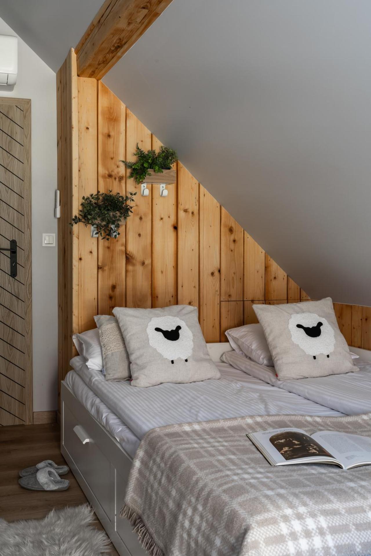 Polana Słowikowa 5 star- domek w górach z jacuzzi, sauna,basen,ogród z lasem, kominek i narty