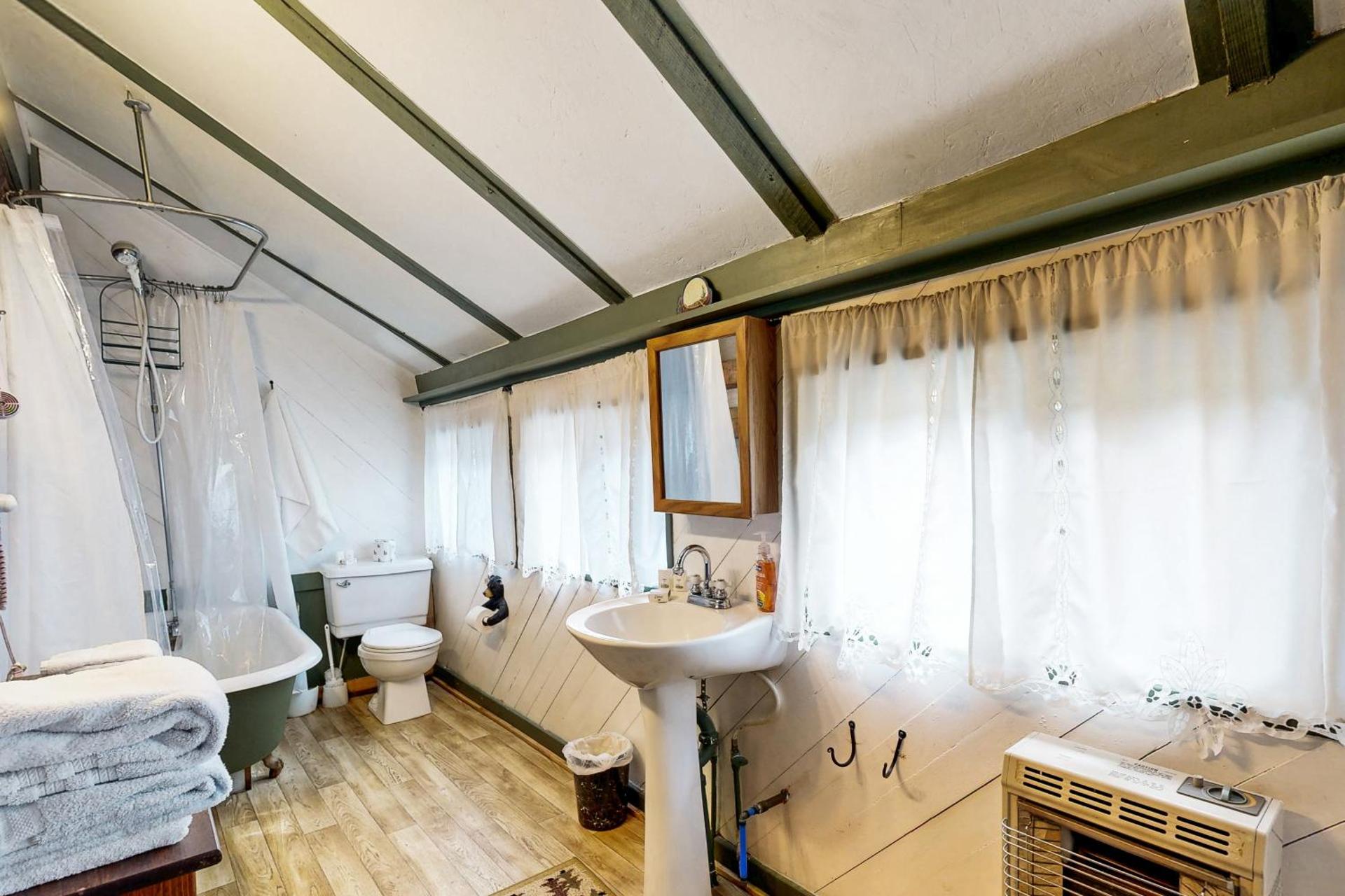 1 Bed 1 Bath Vacation home in Sylva