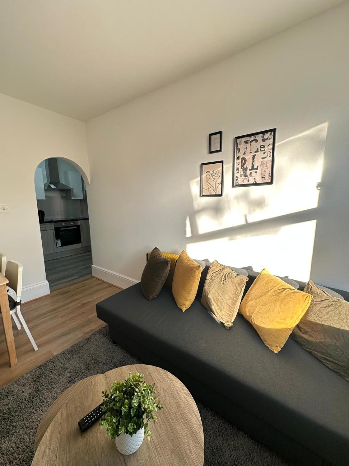 Comfy & Well-Located 2BR Apartment - Walthamstow