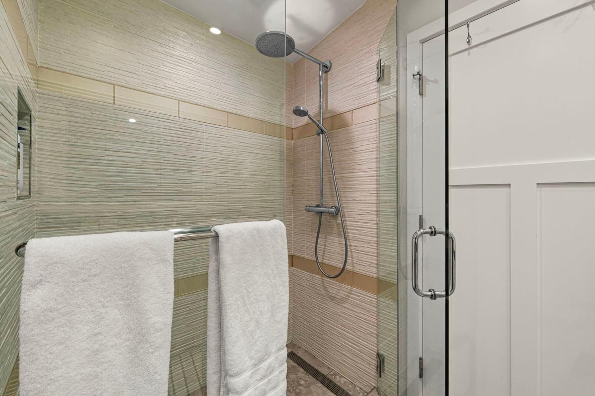 Entire Private Coastal Retreat - Spectacular Ocean Views wHot Tub