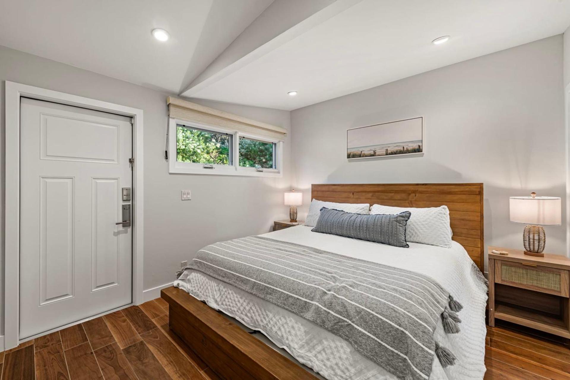 Entire Private Coastal Retreat - Spectacular Ocean Views wHot Tub