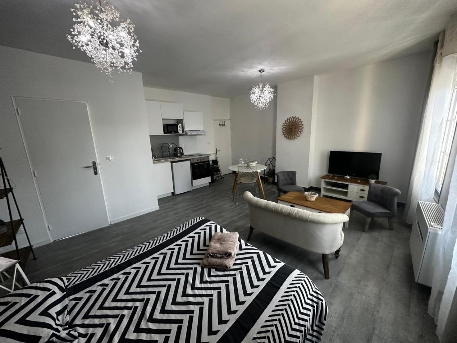 Le Caly - 2mn gare SNCF, hyper centre, WIFI-NETFLIX