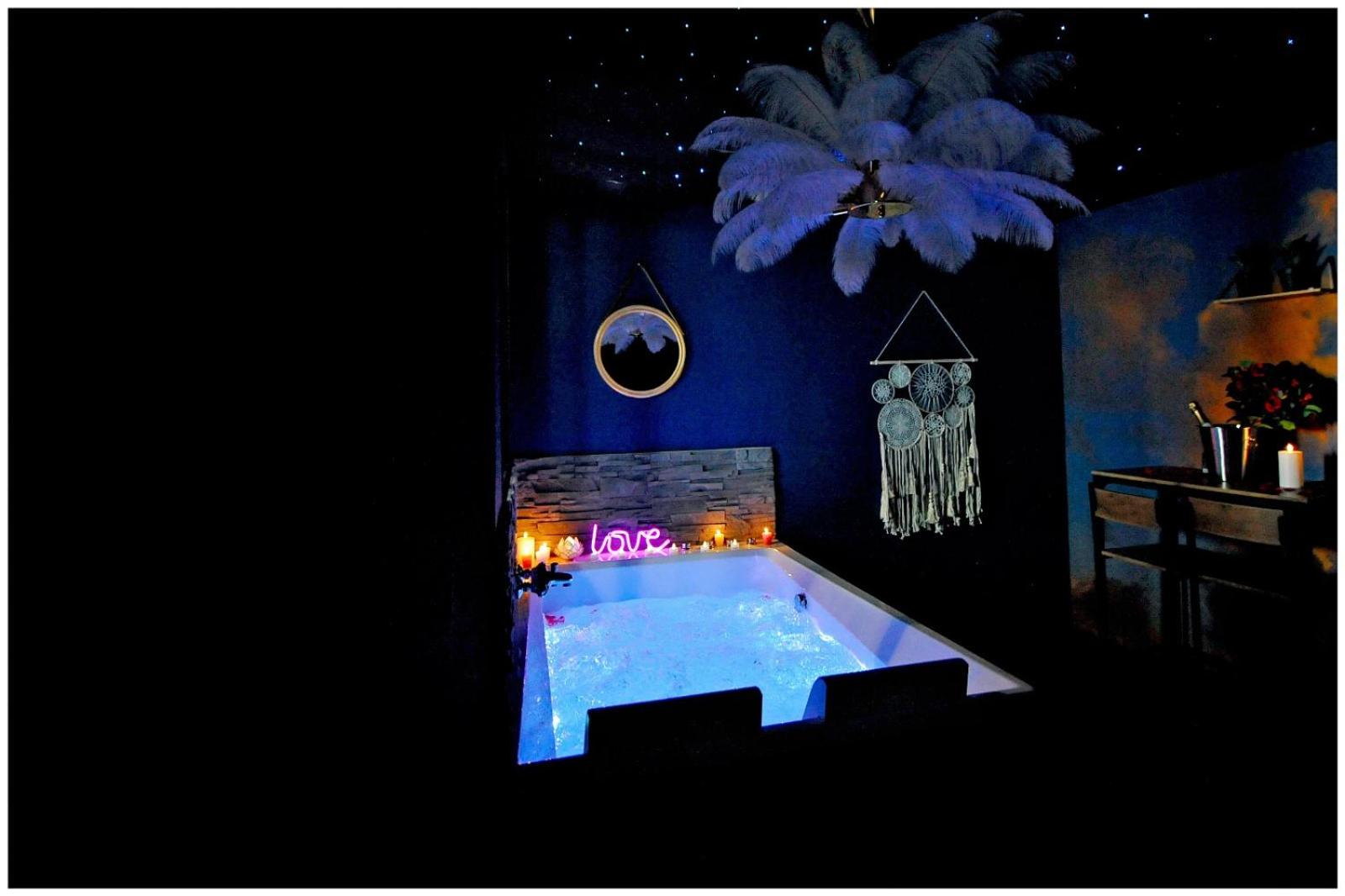 La Suite 7ième ciel étoilé, SPA XXL, Lit sous les étoiles, 5 min centre