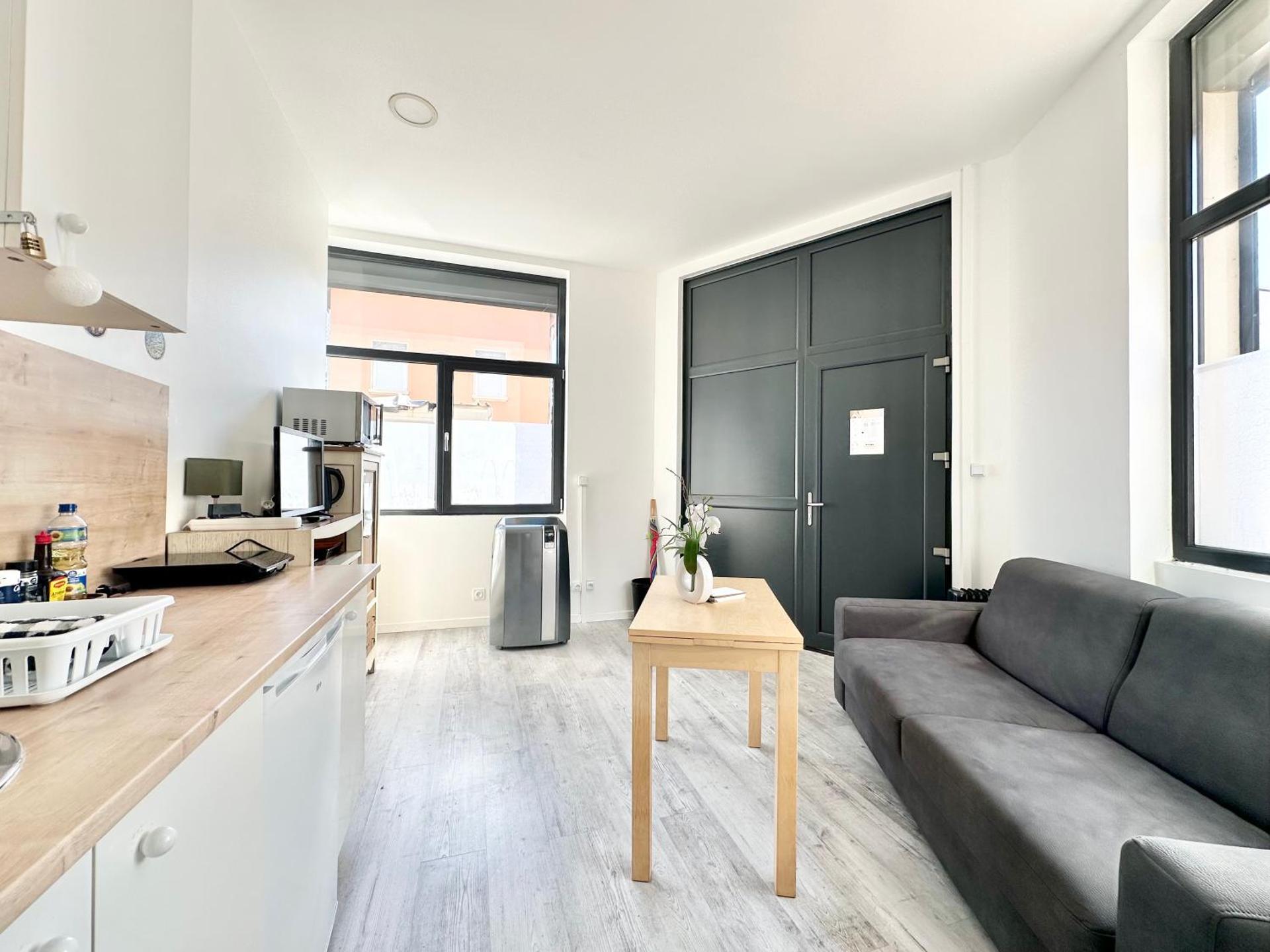 Le Francis, petit studio proche métro A