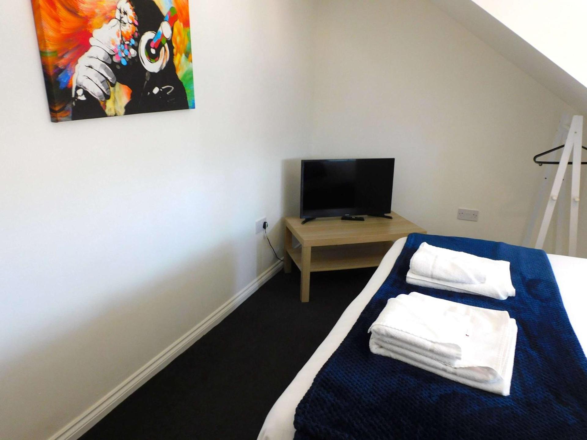 No 11 - Contemporary 2 Bedroom Apartment in Lanark Town Centre