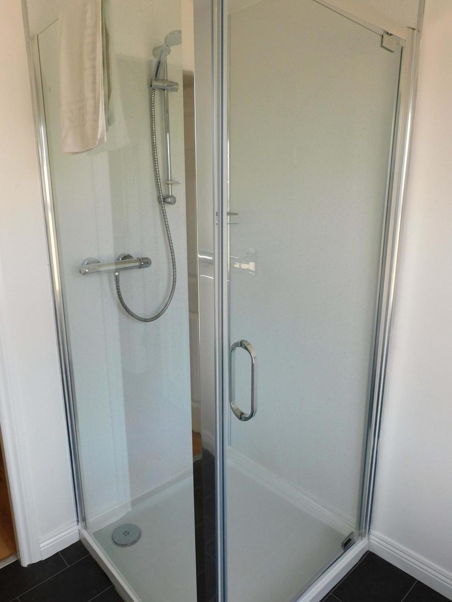 No 11 - Contemporary 2 Bedroom Apartment in Lanark Town Centre