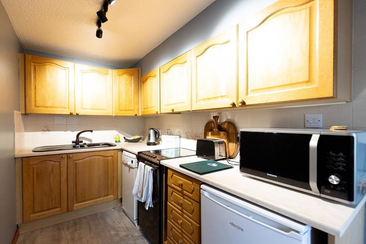 KATHERINES COURT - Spacious Apartment with Rolling Hill Views