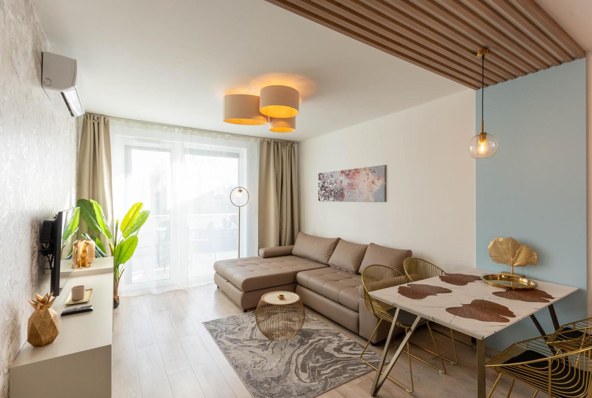 Lakeside 101 Apartment