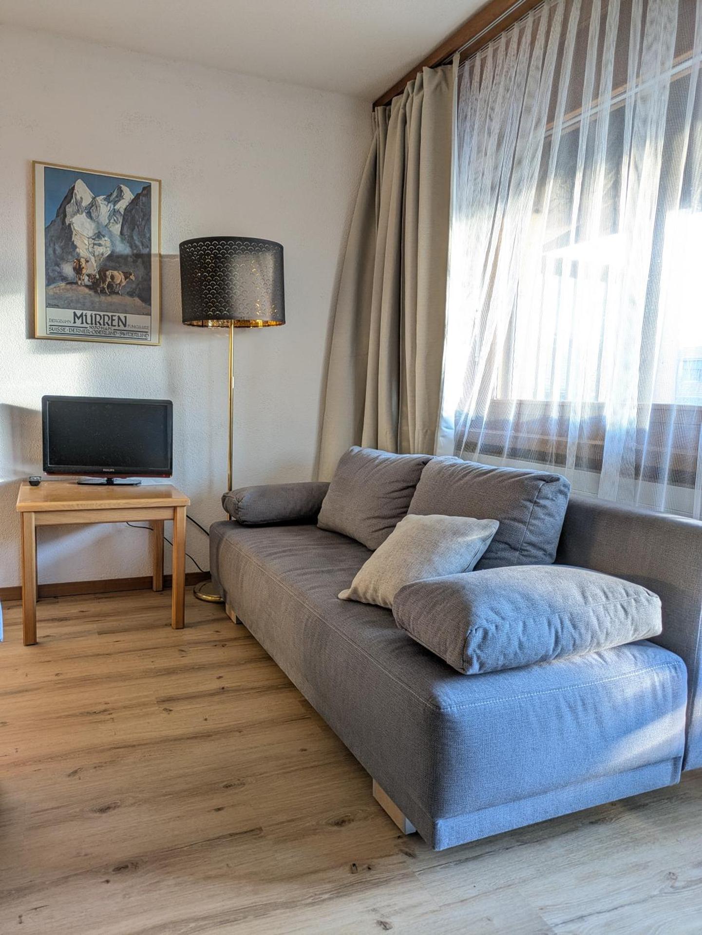 Studio with balcony, Niesen view & free parking near Interlaken, Thunersee & Blausee