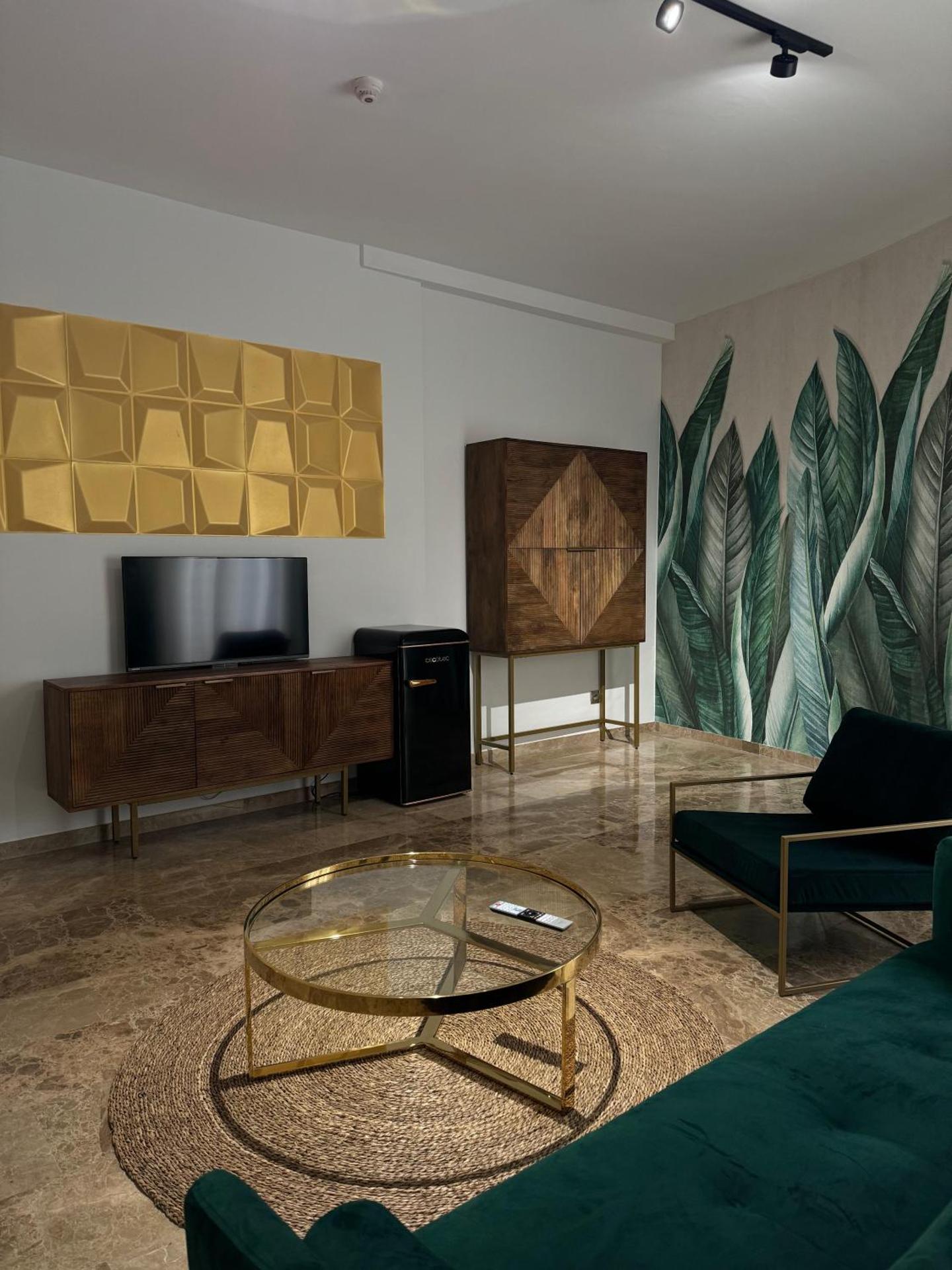 Communal lounge/ TV room