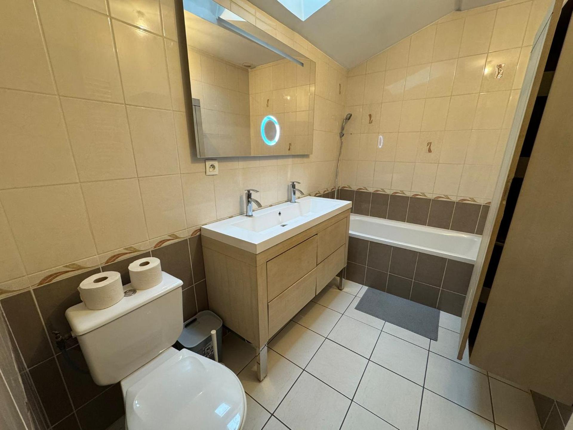 Spacious renovated villa Groupama Stadium LDLC