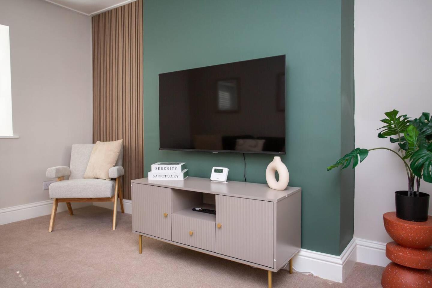 Vacant Nests Castle Hill Wi-Fi Village