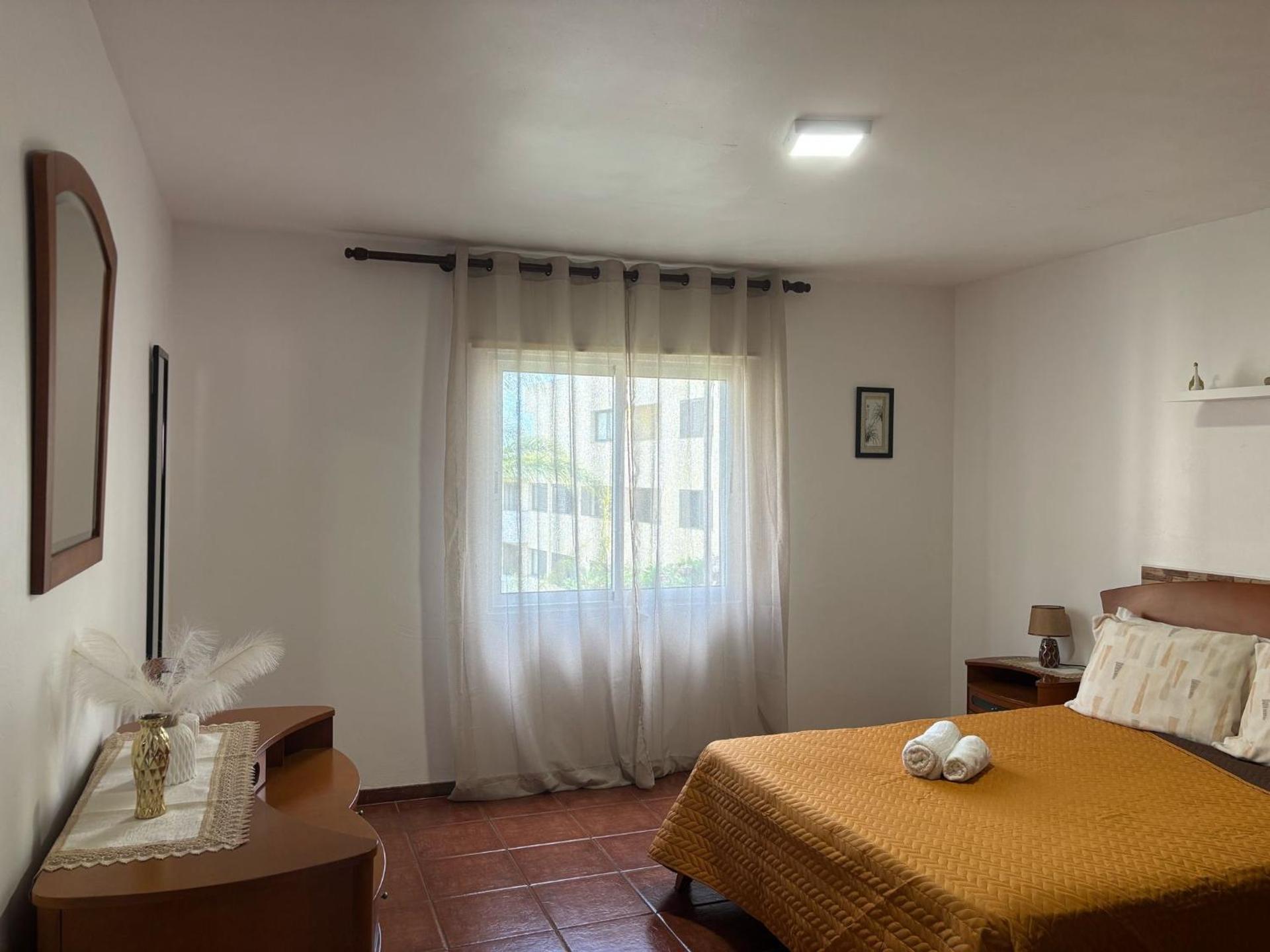 Seaside & Mountain Views & Cozy Calheta Retreat MQ1