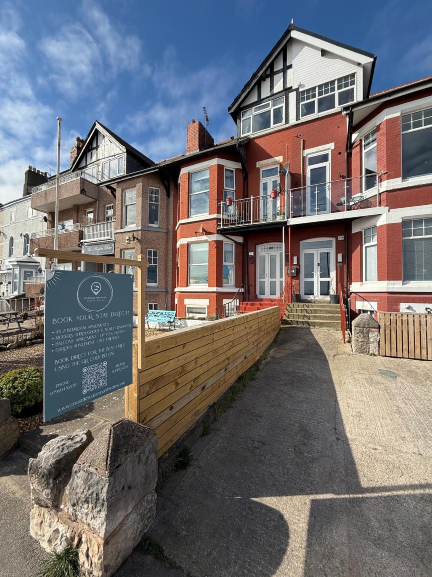 Stunning 2 Bedroom Sea View Apartment With Parking