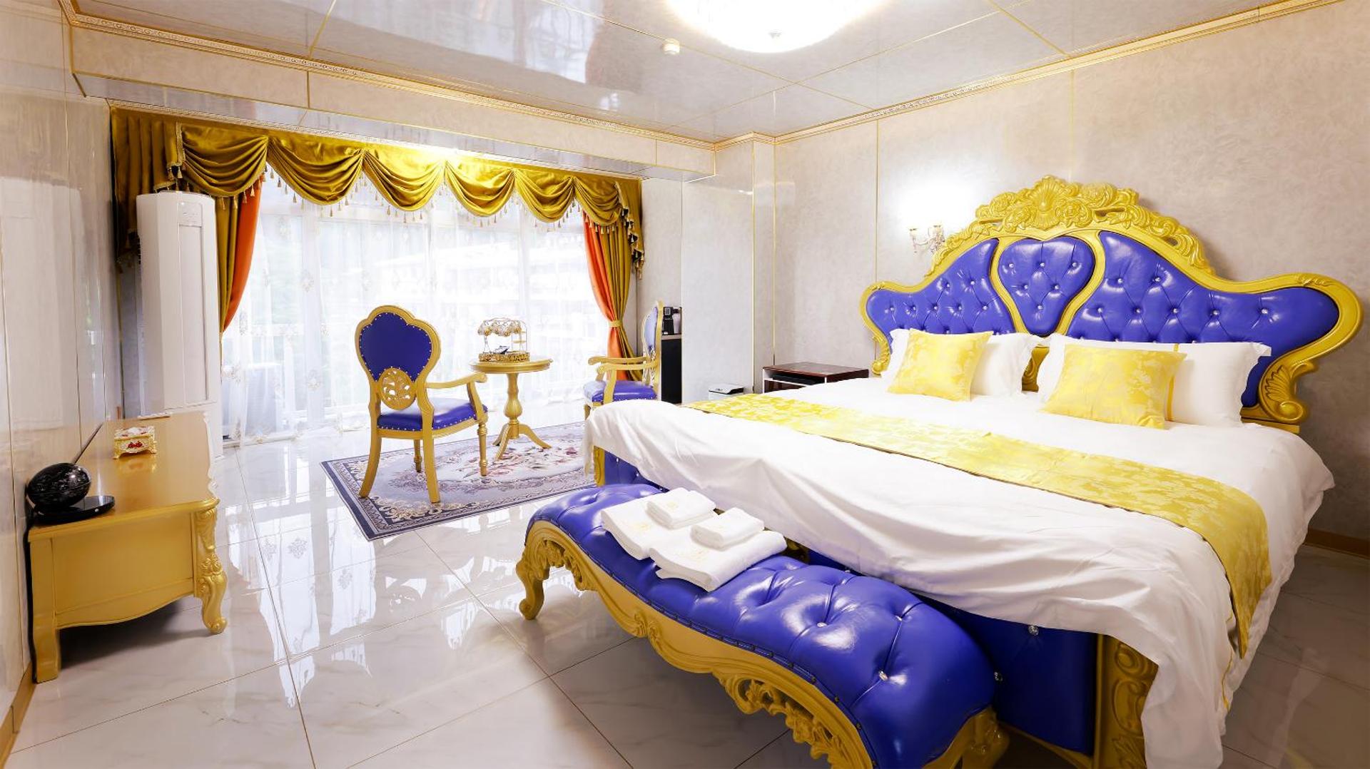 Photo of the whole room