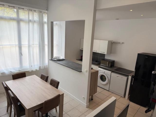 OULLINS T3 COSY 70M2 - 6 Pers 2 Chambre - 2 Mezzanines Métro & centre à Pied