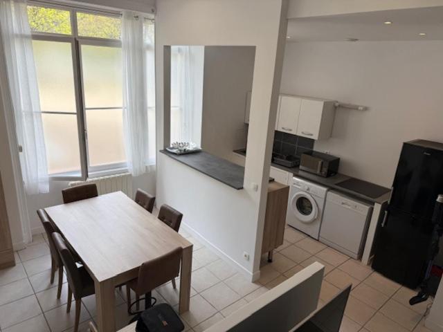 OULLINS T3 COSY 70M2 - 6 Pers 2 Chambre - 2 Mezzanines Métro & centre à Pied