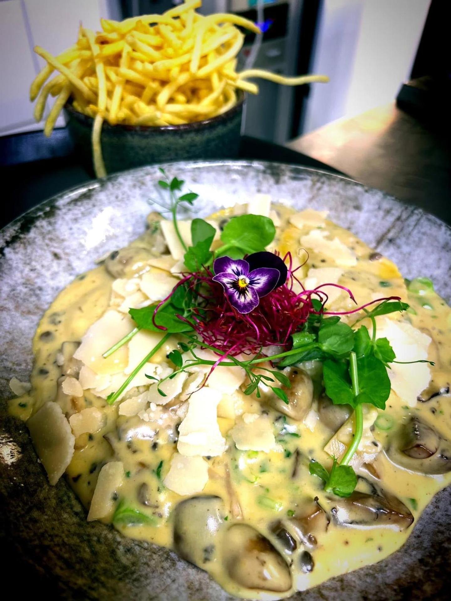 Restaurant/places to eat