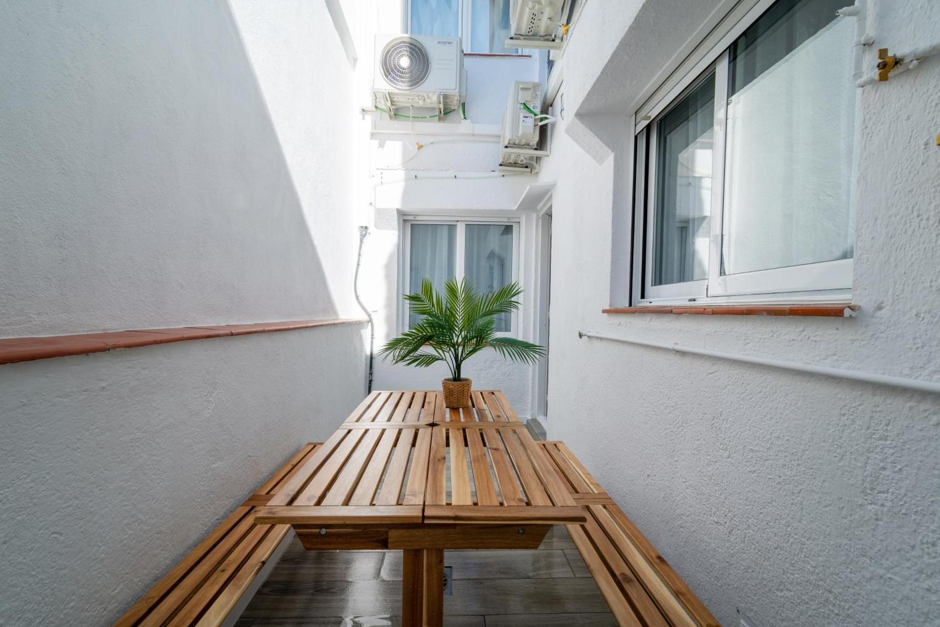 Salatan Apartments, Plaza Paris