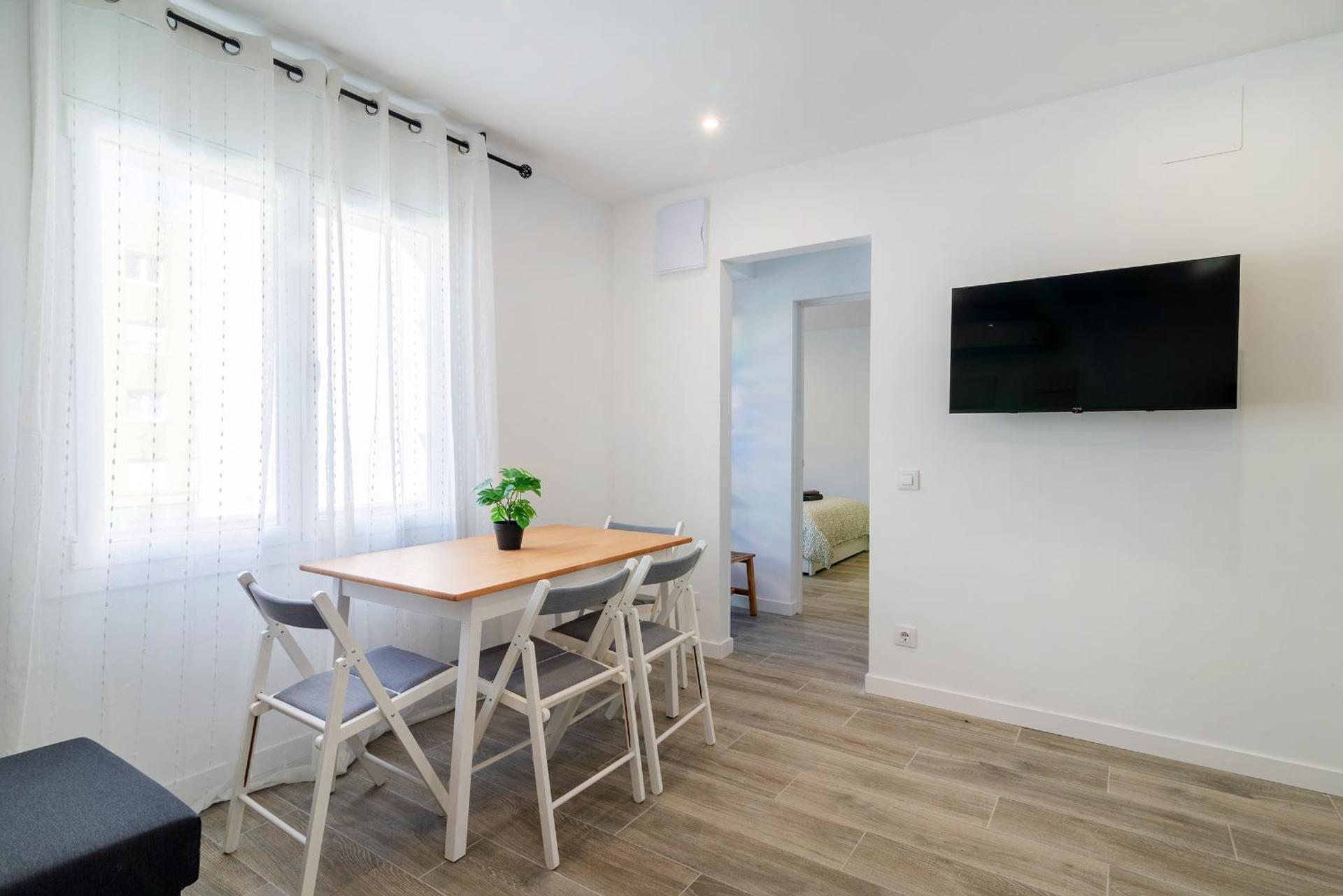 Salatan Apartments, Plaza Paris