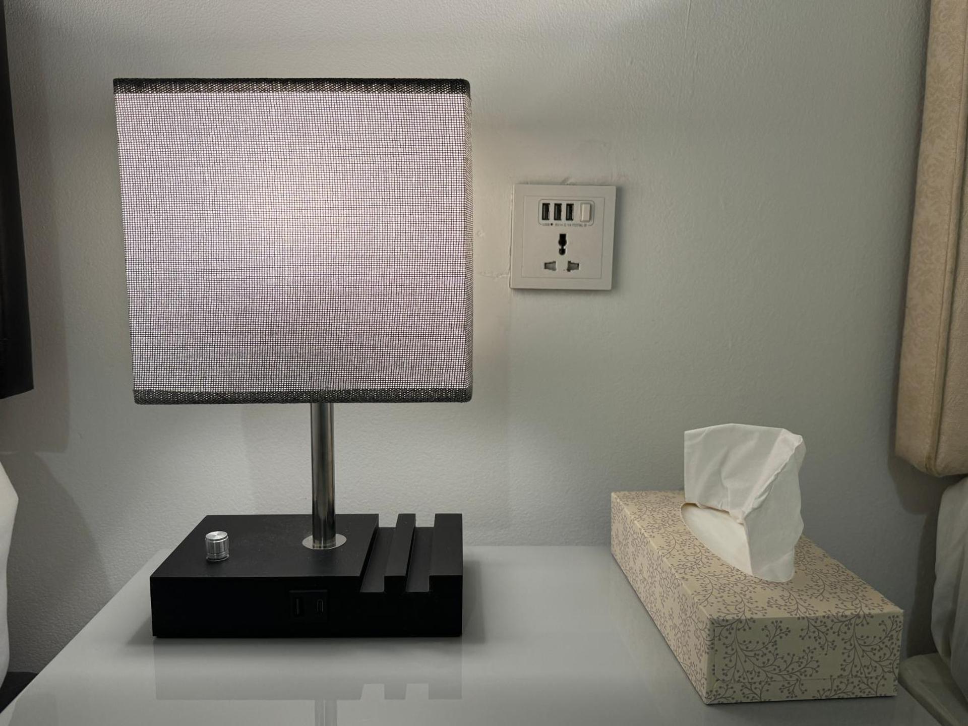 Oakhurst Gatwick Traditional English B&B & bookable Holiday parking deals GATWICK transport