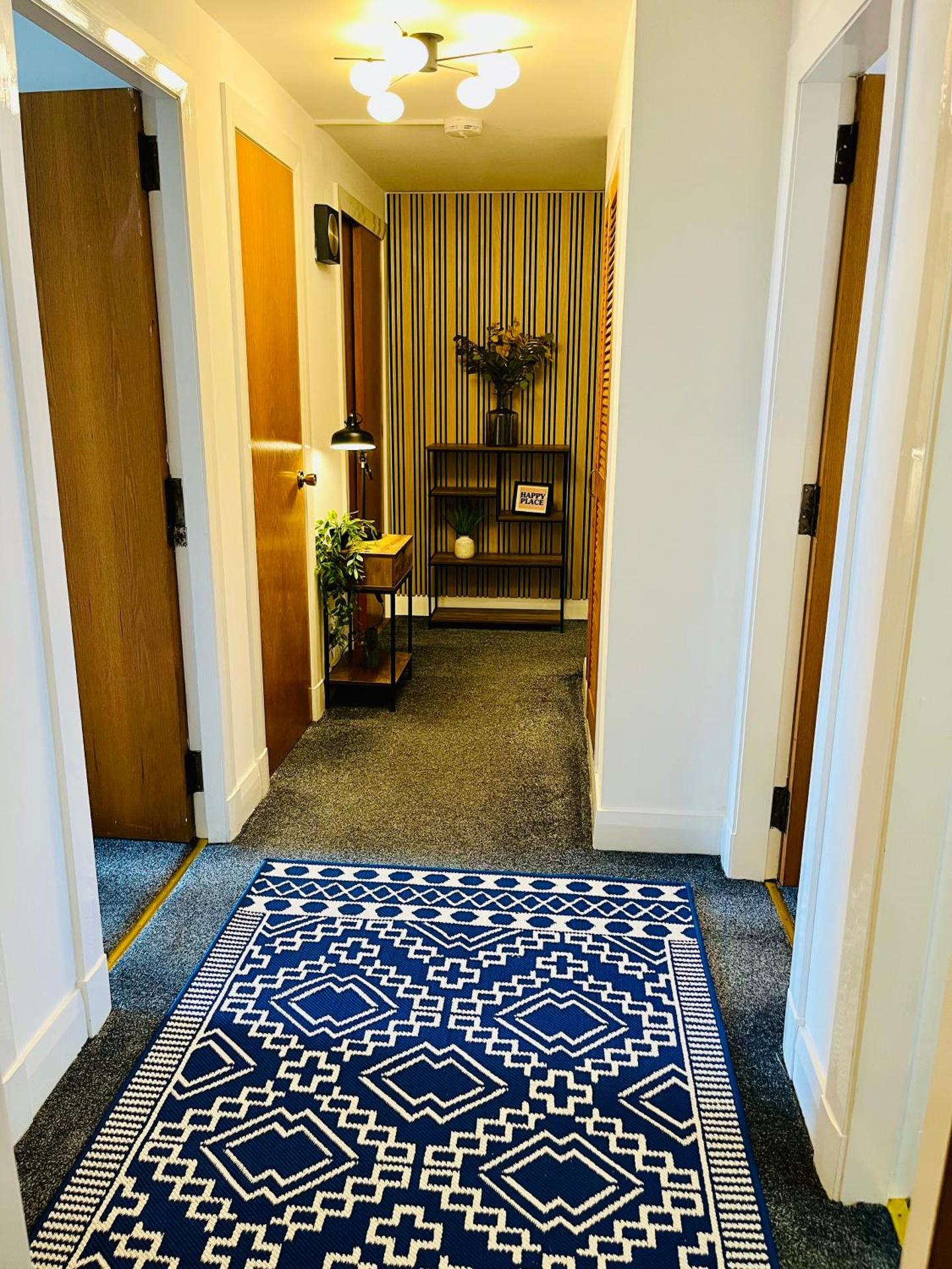 Central, Modern Apartment - Private Terrace - Dog Friendly