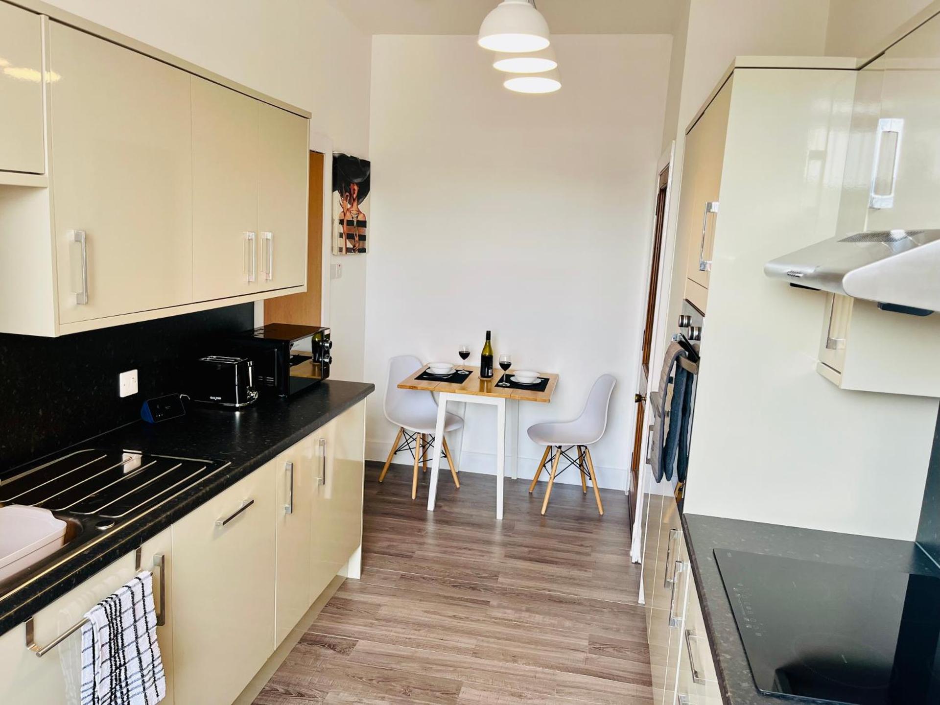 Central, Modern Apartment - Private Terrace - Dog Friendly