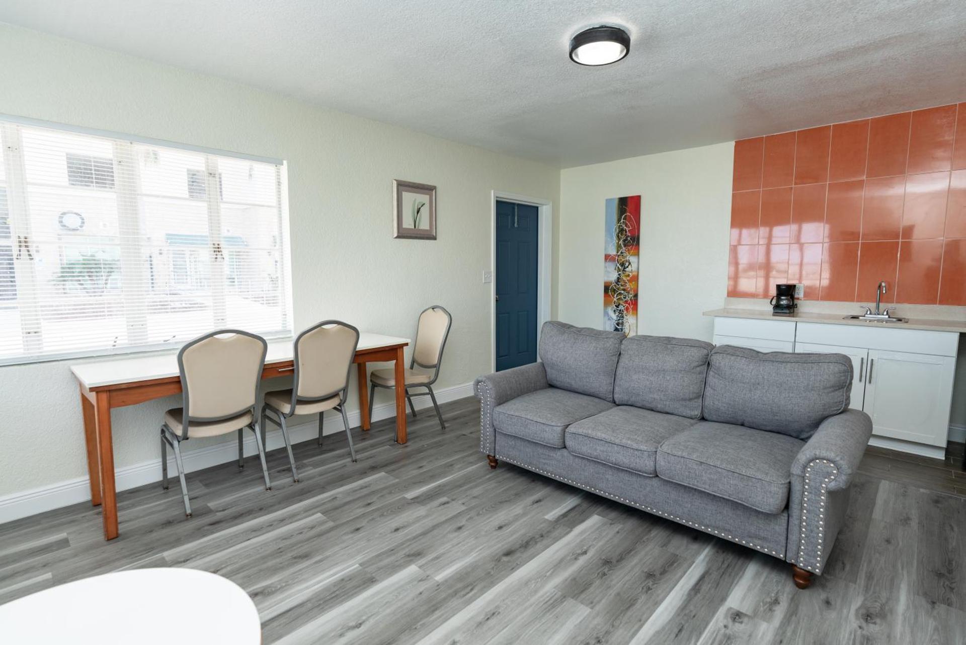 Sunrise Resort Motel South