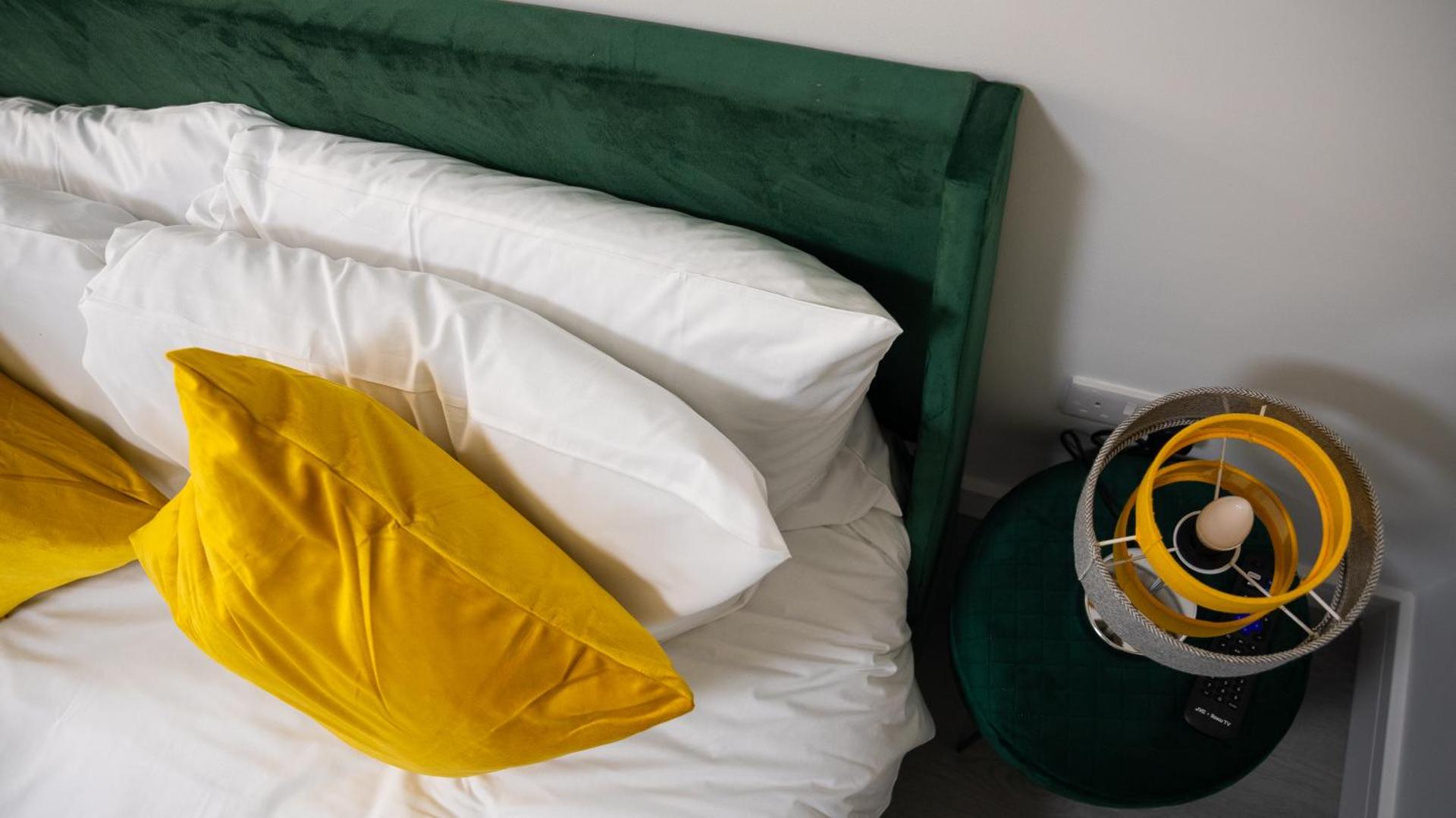 Prestige Stays Cardiff Modern 1-Bedroom Apartment near City Centre Wi-Fi & Lockbox Check-In