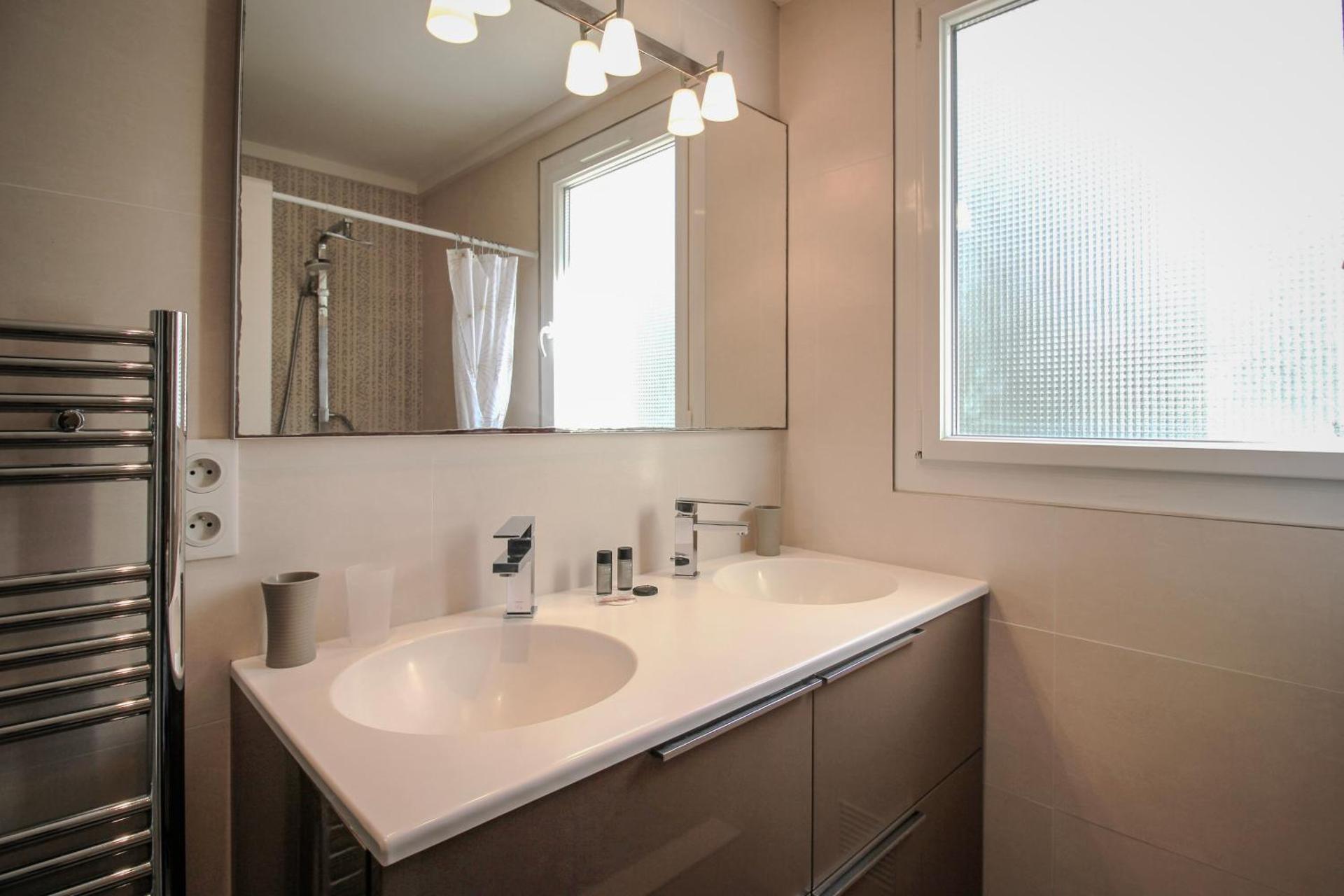 CHENES Lumineux Vue Mer Clim Confort Terrasses Parking