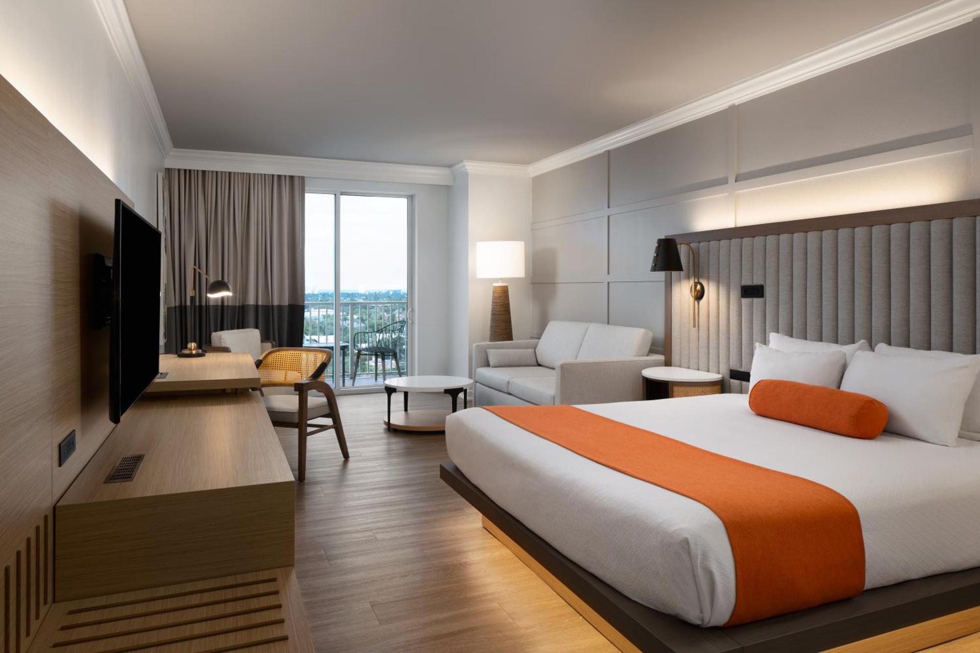 Junior Suite with Balcony, City View, 1 King Bed