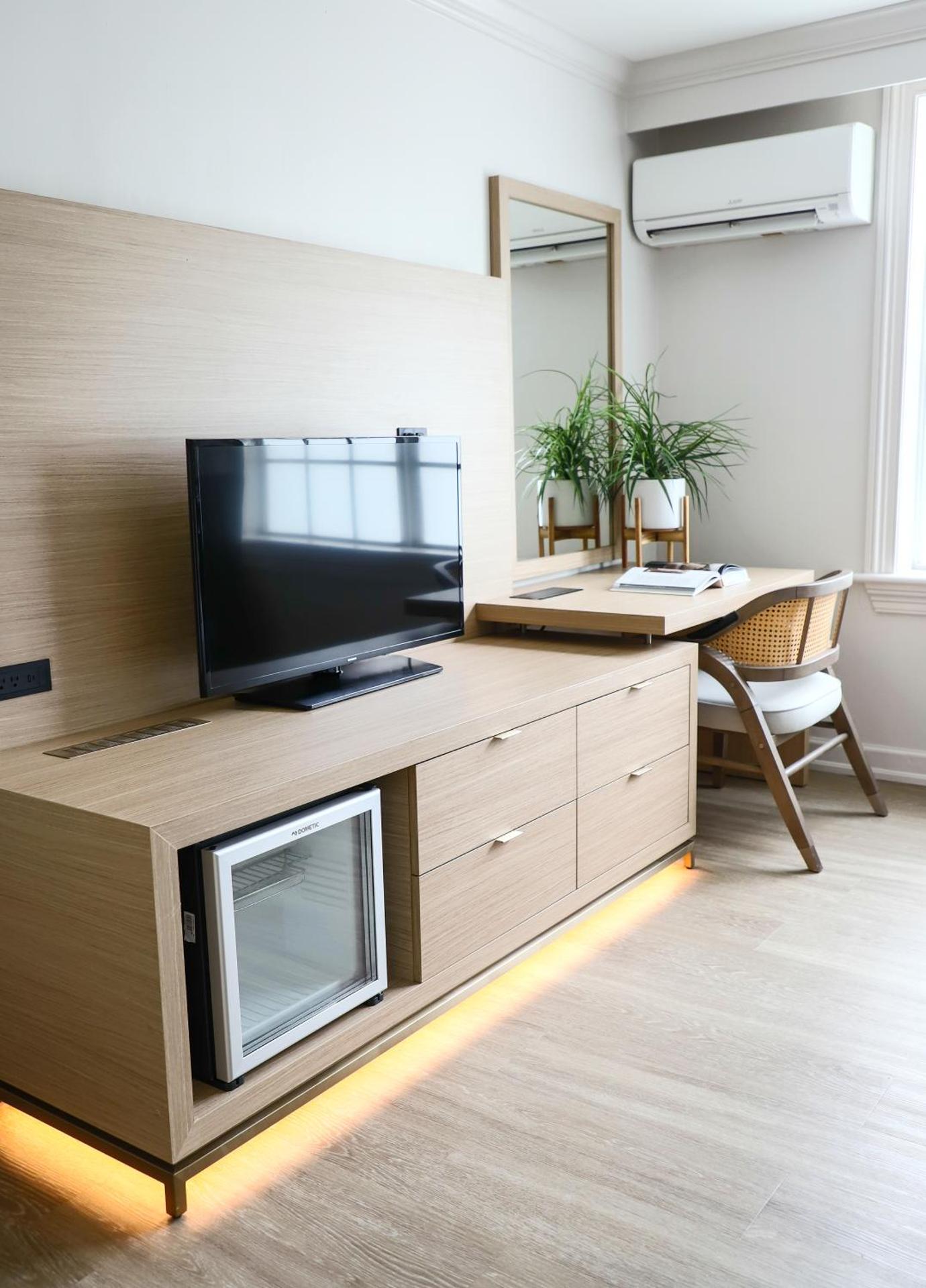 Junior Suite 1 King Bed 