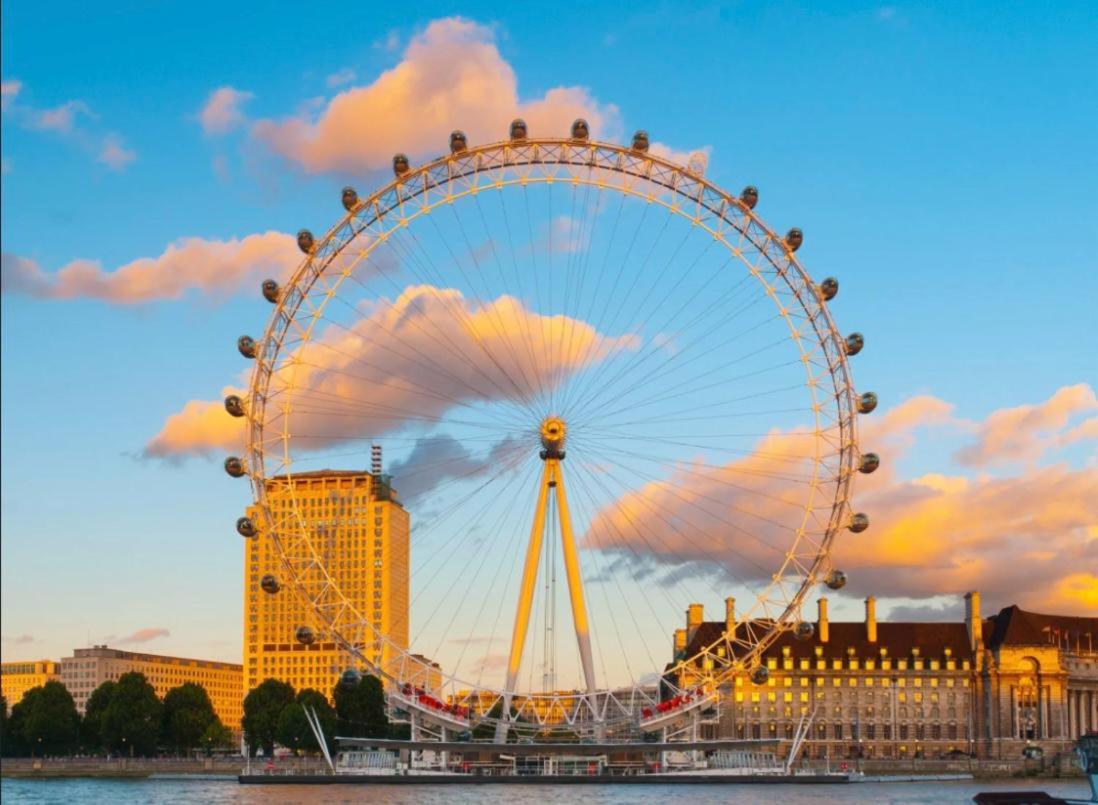 Modern 2 bed room Near Vauxhall, Bright & Well-Connected