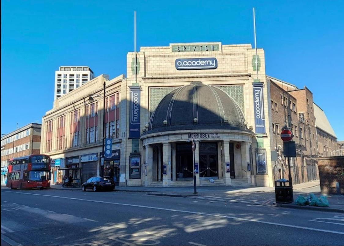 Modern 2 bed room Near Vauxhall, Bright & Well-Connected