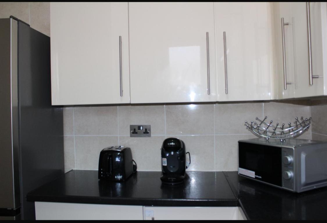 Modern 2 bed room Near Vauxhall, Bright & Well-Connected