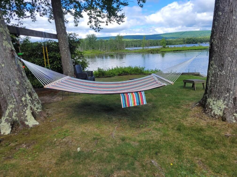 Lakefront Family Home, Kayaks, Hot Tub, Fireplace
