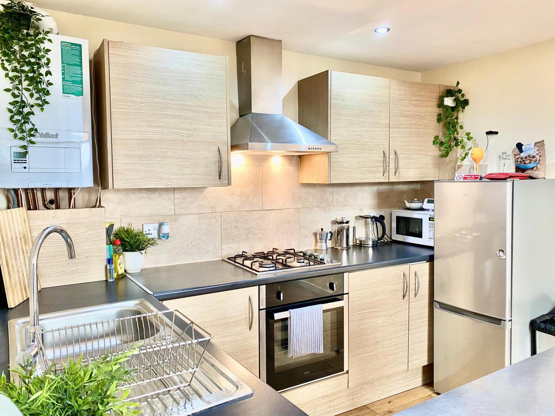 London's Central East End 2 Bedroom City Apartments