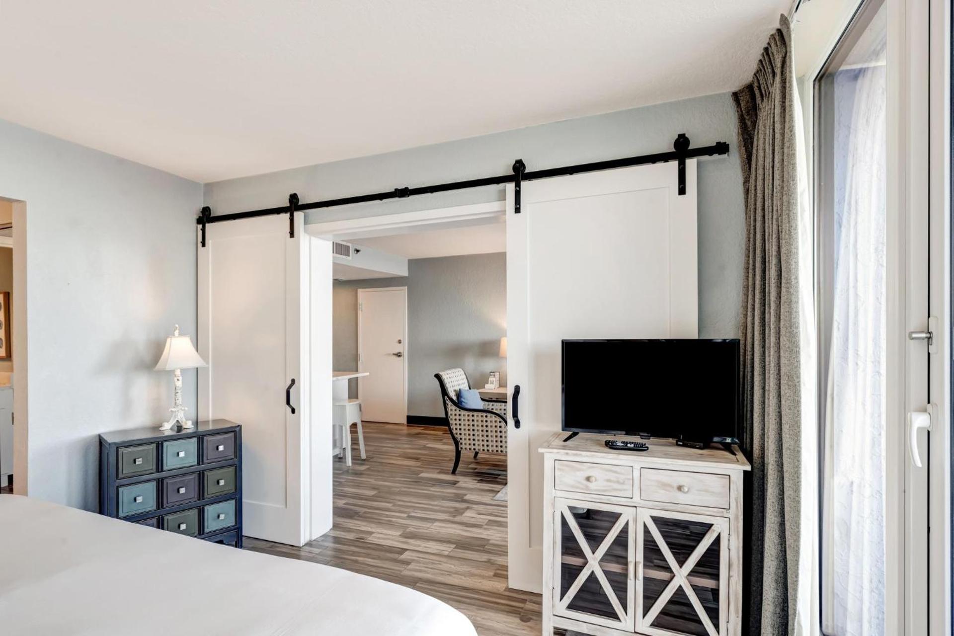 One-Bedroom Deluxe Apartment