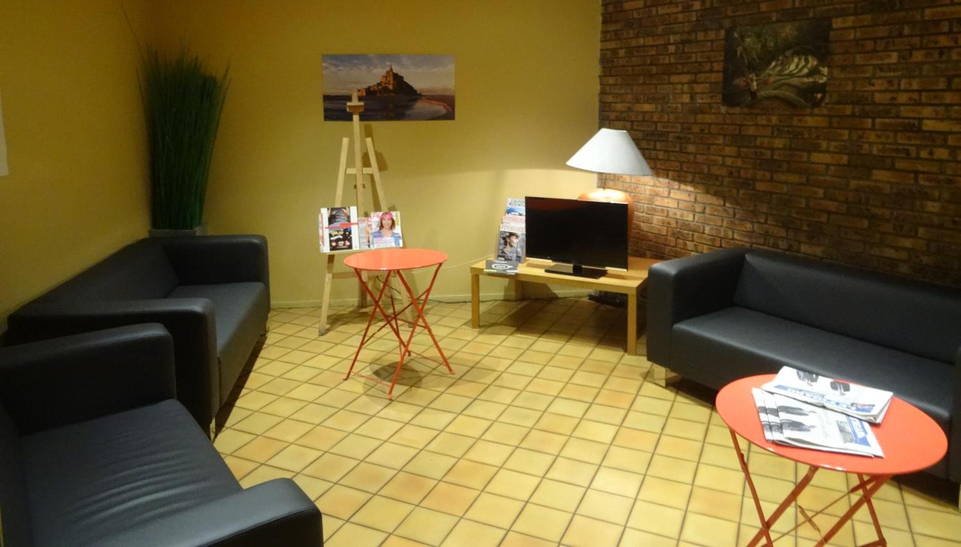 Communal lounge/ TV room