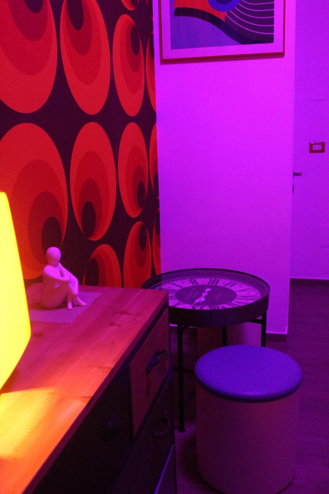 Le Segrete del pozzo 80's Room