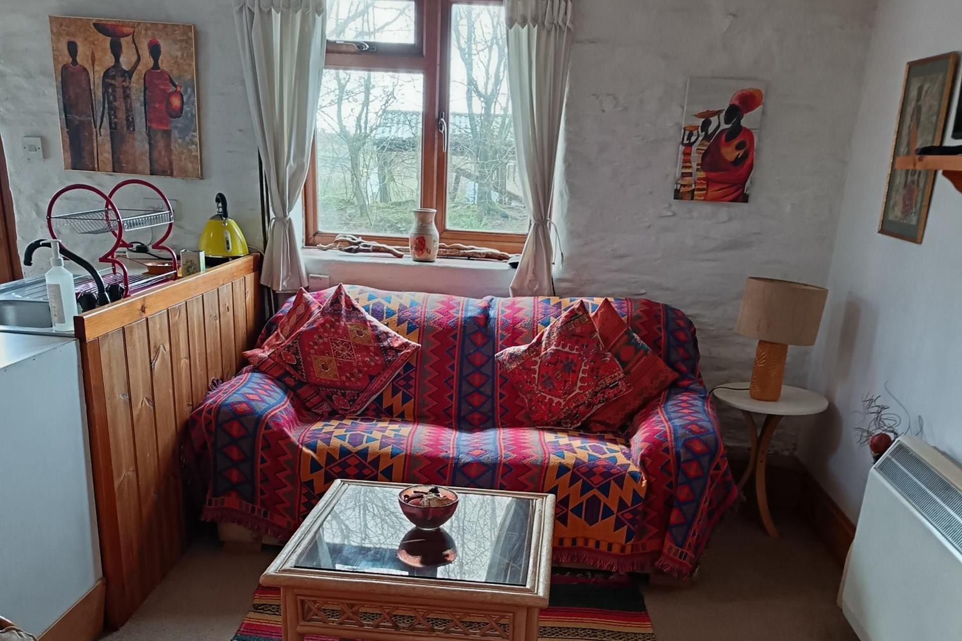 Inviting 2-Bed Cottage in Newcastle Emlyn